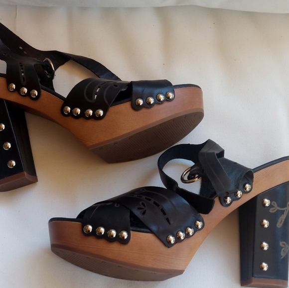 Platform Sandals - Picture 2 of 7